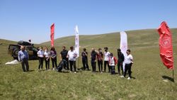 Artvin’de yaylacı çocuklar golf sporuyla tanıştı