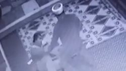 Amasya'da imamın, müezzine tabureyle saldırdığı anlar