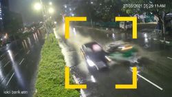 Hindistan’da alkollü sürücü Tuk-Tuk’a çarptı