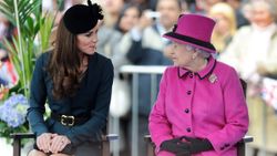 Kraliçe Elizabeth, yerine Kate Middleton'ı düşünüyor