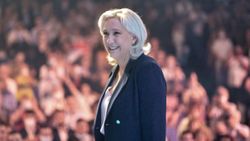 Marine Le Pen, yeniden Ulusal Birlik'in liderliğine seçildi