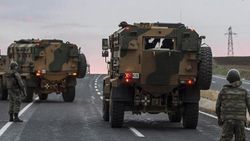 Siirt'te, askeri aracın geçişi sırasında patlama