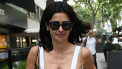 Nesrin Cavadzade, maskeyi çıkardı