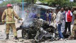 Somali’de bomba yüklü araçla polis konvoyuna saldırı