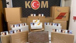 Afyonkarahisar’da masanın gizli bölmesinden binlerce makaron çıktı