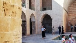 Mardin'de tarihi medresenin duvarları tahrip edildi