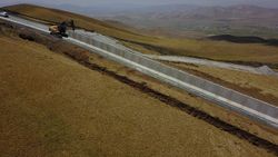 Van-İran sınırına beton duvar