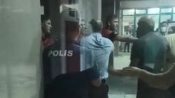 Diyarbakır’da hasta yakınları, sağlık çalışanlarını ve polisleri darbetti