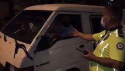Adana'da 3 kişilik minibüse 19 kişi bindiler