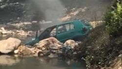 Bursa’da yanan araç dere yatağına uçtu