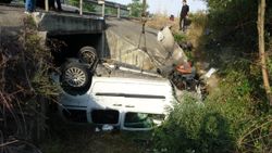 Samsun'da otomobil su kanalına uçtu