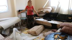 Adana’da, ayrılmak isteyen kadını süpürge sapıyla dövdü