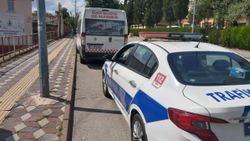 Bilecik'ten kapısı açık minibüsten düştü