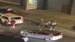 Avcılar’da sürücüler arasındaki yol kavgası kamerada