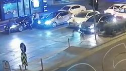 Kahramanmaraş'ta polisi aracın kaputunda sürükledi