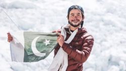 19 yaşındaki Şehroze Kaşif, K2'ye tırmanan en genç dağcı oldu