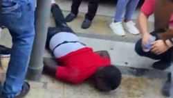 Sultangazi’de Afrikalı şahsa tramvay çarptı
