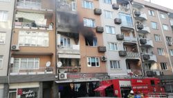 Bursa'da evini ateşe verip, sokağa çıkarak yanışını izledi