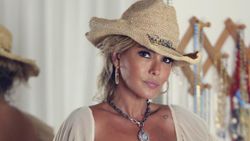 Gülben Ergen ile Berna Laçin birbirine girdi