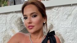 Demet Akalın, evini kaybeden Fatma Teyze'ye ulaştı