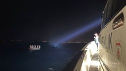Aydın açıklarında geri itilen 14 göçmen kurtarıldı