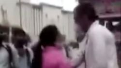 Hindistan'da maskesiz kadınlar görevli adamı dövdü