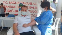 Bahçelievler’de cami avlusuna seyyar aşı istasyonu kuruldu