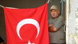 Bozkurt'ta selin vurduğu esnaf Türk bayrağından güç alıyor
