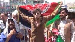 Taliban, Esadabad'da göstericilere ateş açtı