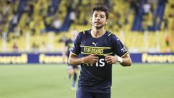 Fenerbahçe'nin golünü atan Muhammed Gümüşkaya sevinirken armayı bulamadı
