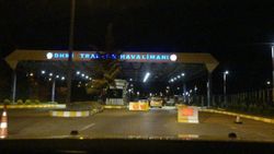 Trabzon Havalimanı'nda pist çatladı, uçuşlar iptal edildi