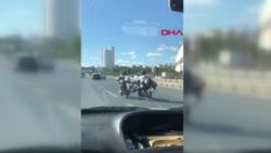 Pendik’te, bozulan motosikleti ayağı ile iten sürücü kamerada