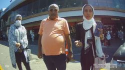 Beyoğlu'nda, taksimetreyi açmadan pazarlık yapan şoför, turistleri mağdur etti