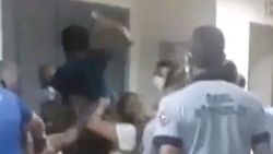 Burdur'da 'Çocuğun kolunu acıttı’ diyerek hemşireleri darbettiler