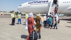 Almanya, Afganistan'daki 2 binden fazla kişiyi tahliye etti