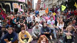 Londra'da 2 haftalık çevre protestosu