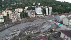 Sel oluşan Bozkurt'taki Ezine Çayı, 4 bin metrelik duvarla ıslah edilecek