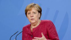 Angela Merkel: ABD olmadan tahliyelere devam edemeyiz