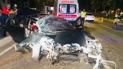 Denizli’de kaza yapan aracın motoru fırladı