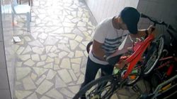 Osmaniye'deki bisiklet hırsızının gündüz vakti soğukkanlılığı kamerada