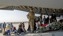 Belçika, saldırı ihtimali nedeniyle Afganistan'dan tahliyeleri durdurdu