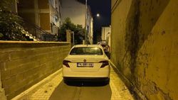 Bursa’da polisten kaçarken çıkmaz sokağa girince, aracını bırakıp kaçtı