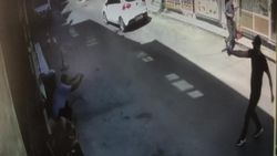 Bursa'da tartıştığı kişi tarafından dükkanında vuruldu