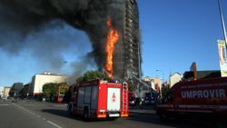 İtalya'da 15 katlı binada yangın
