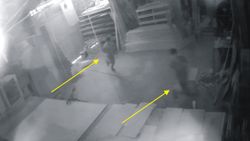 Osmaniye'de hırsızlar, girdikleri iş yerinde fotoğraf çekilip eğlendi