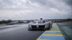 Peugeot, yeni Hypercar modeli 9X8 ile pistlere geri dönüyor