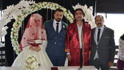 Ağrı'daki aşiret düğününde çifte, 1 milyonluk takı takıldı
