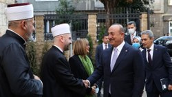 Mevlüt Çavuşoğlu, Sırbistan’da Bayraklı Camii’ni ziyaret etti