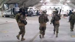 Taliban, ABD'nin kullandığı hangara girdi