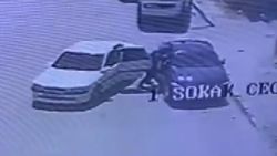 Konya'da araç takibi yapan hırsızlar, camı kırıp 200 bin lirayı çaldı